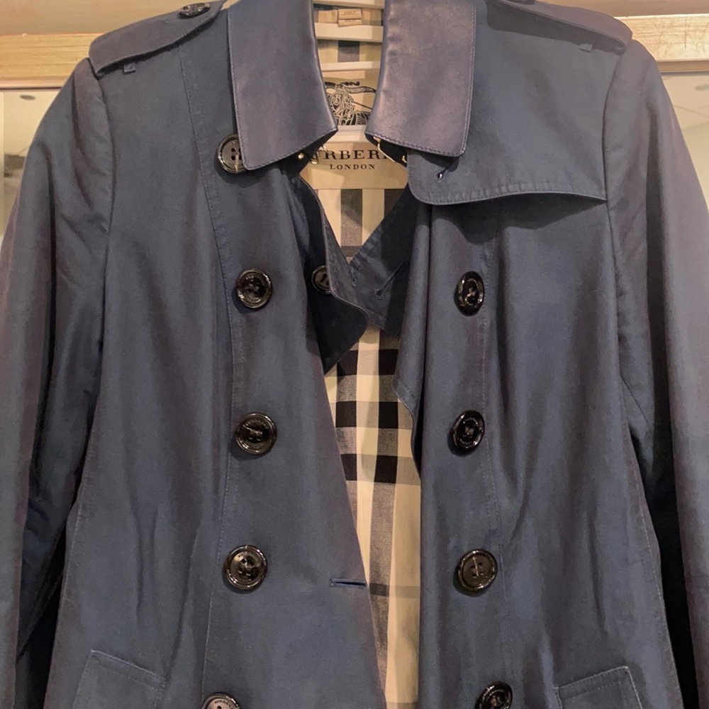 Burberry trench size 4